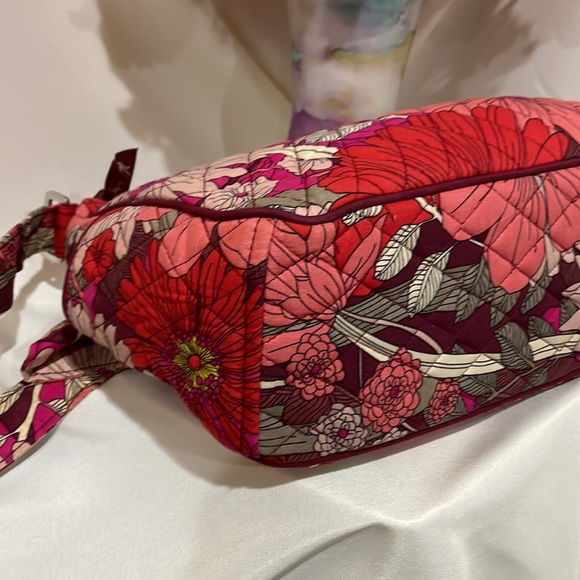 Vera Bradley on the go Crossbody purse - Picture 3 of 6